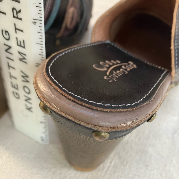 Clog Sz8.5(Sz 39) all leather upper/cool studded patch Aztec design. SpringStep - Picture 6 of 7